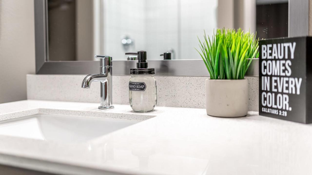 דירות אוסטין Upscale Modern Apts - Free Parking, Fast Wifi, Courtyard מראה חיצוני תמונה